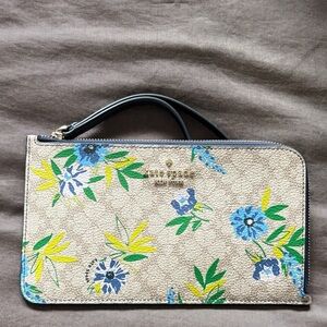 kate spade floral zip wristlet in beige with blue & green print
